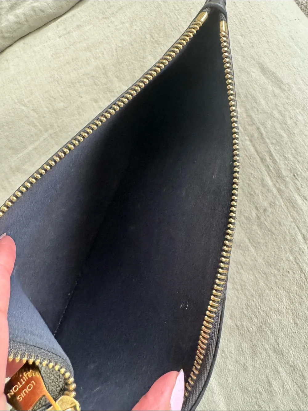 Louis Vuitton Neverfull Empreinte Monogram Pochette
Clutch Wristlet - Picture 5 of 5